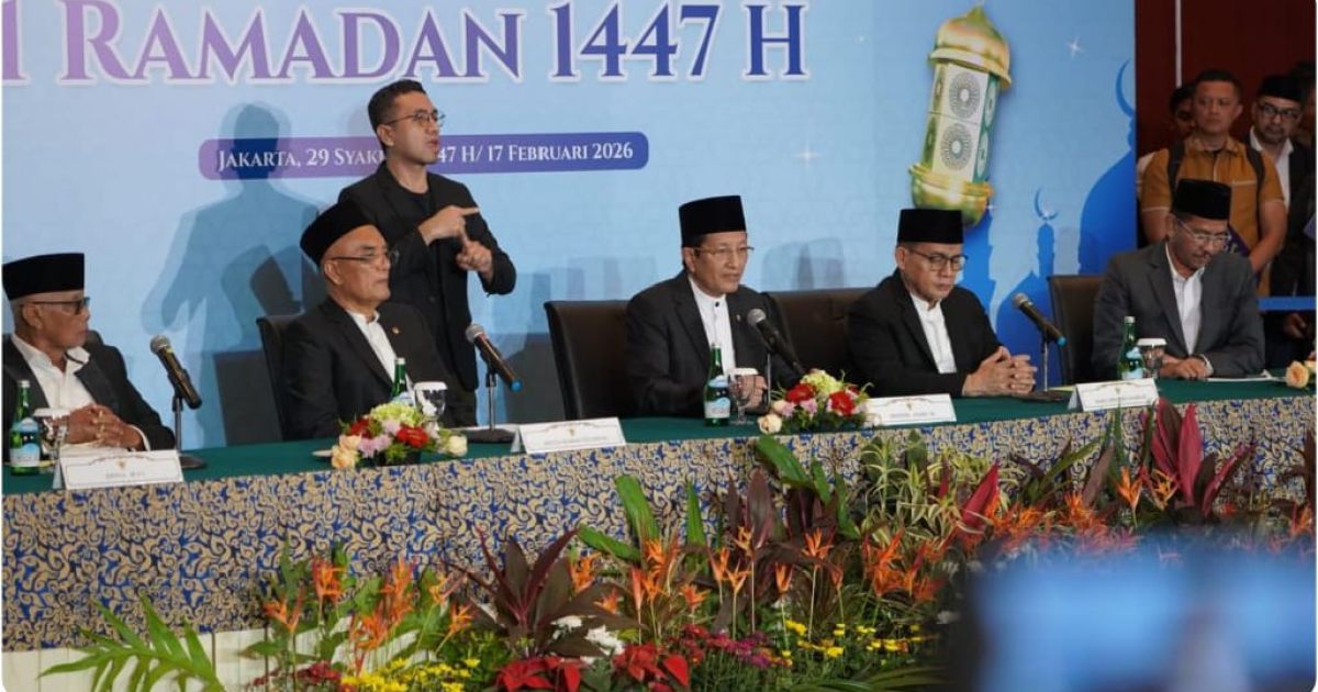 Indonesian Religious Affairs Minister Nasaruddin Umar (sitting second from left) is announcing the beginning of Ramadan 1447 Hijri in Jakarta on Tuesday, 17 February 2026 (Photo/Religious Affairs Ministry)